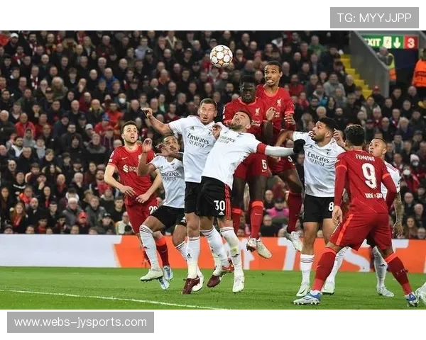 巴黎圣日耳曼vs拜仁慕尼黑，迪亚斯闪击后染红离场